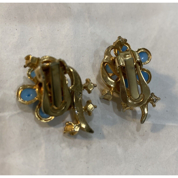 Clip On Earrings Gold & Light Blue Beaded Flower Power Designs Mid Century 50's - Picture 4 of 7